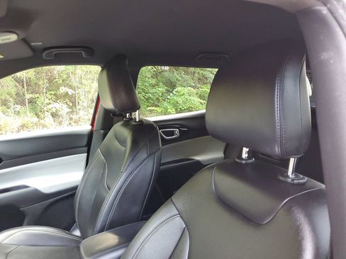 Used 2025 Jeep Compass Limited AWD/4WD image 18