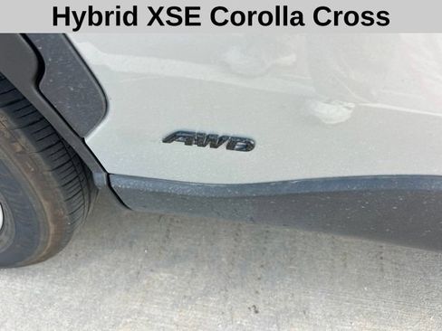 Used 2023 Toyota Corolla Cross AWD Hybrid w/ Convenience Package image 3