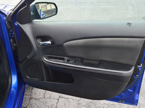 Used 2014 Dodge Avenger SE image 24