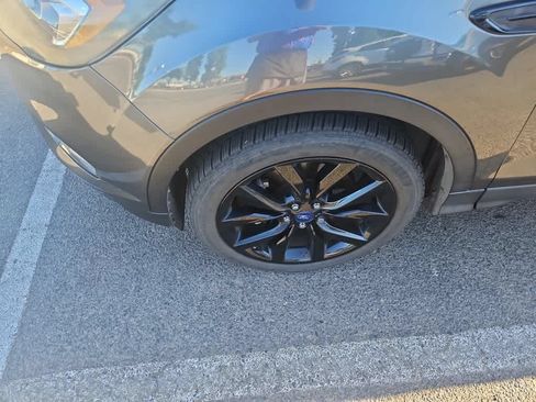 Used 2017 Ford Escape SE w/ Equipment Group 201A AWD/4WD image 3