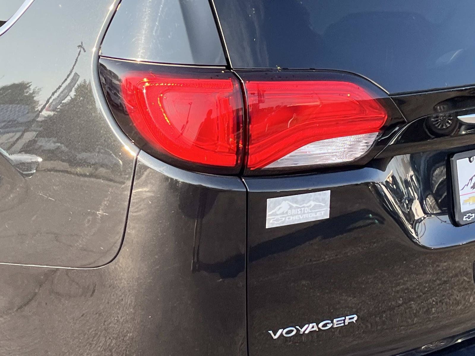 Used 2023 Chrysler Voyager LX FWD image 6