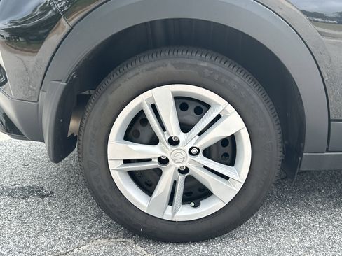 New 2024 Nissan Kicks S image 17