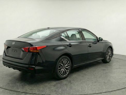 Used 2025 Nissan Altima 2.5 SV image 9