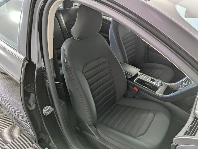 Used 2019 Ford Fusion SE FWD image 27