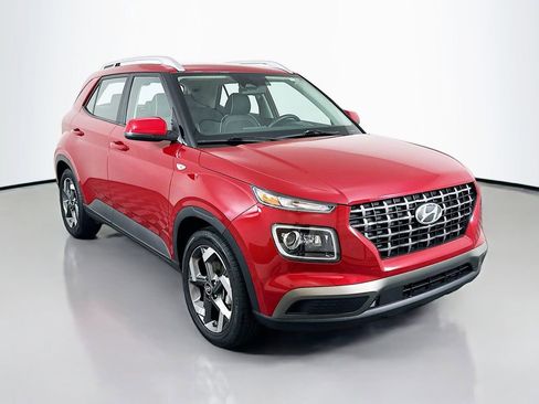 Certified 2023 Hyundai Venue Limited w/ Cargo Package image 3