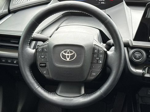 Used 2025 Toyota Prius FWD image 11
