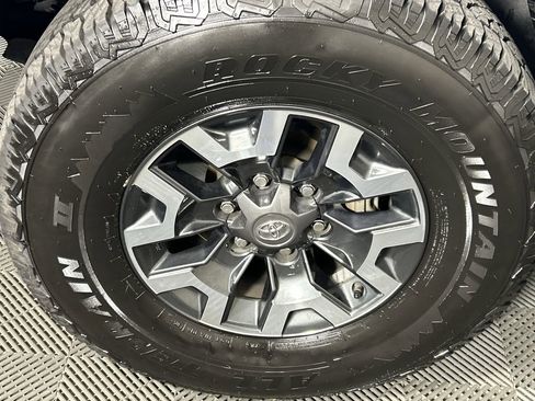 Used 2023 Toyota Tacoma TRD Off-Road image 9