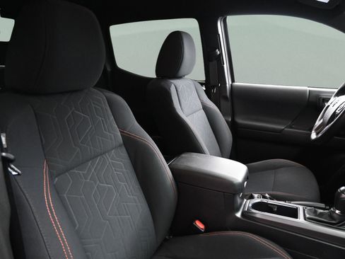 Used 2019 Toyota Tacoma TRD Off-Road image 37