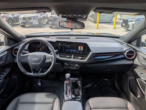 Used 2024 Chevrolet Trax RS w/ Sunroof Package image 18