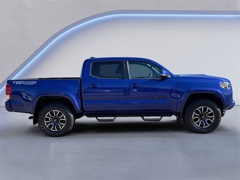 Used 2022 Toyota Tacoma 4x4 Double Cab image 2