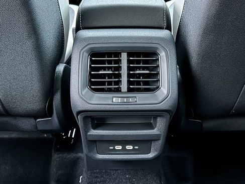 New 2026 Volkswagen Taos SE image 19