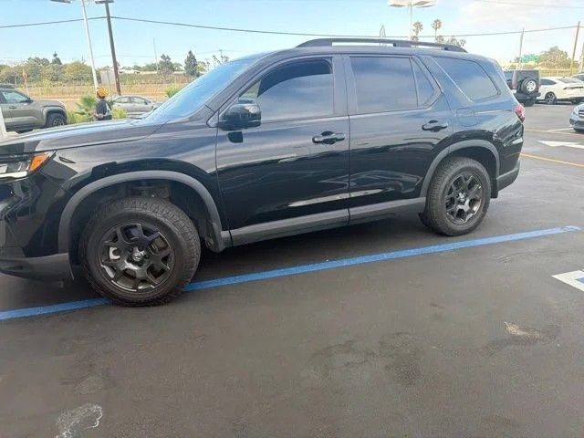 Certified 2025 Honda Pilot TrailSport image 8