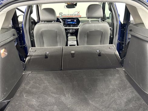 Used 2024 Chevrolet Trax LT w/ Sunroof Package FWD image 21