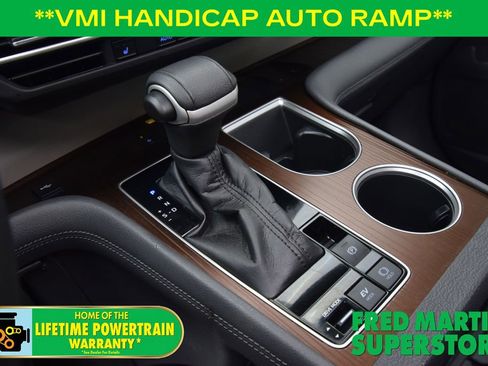 Used 2022 Toyota Sienna XLE image 30