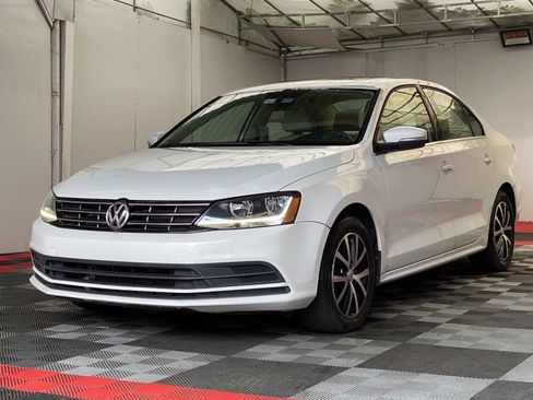 Used 2018 Volkswagen Jetta SE FWD image 3