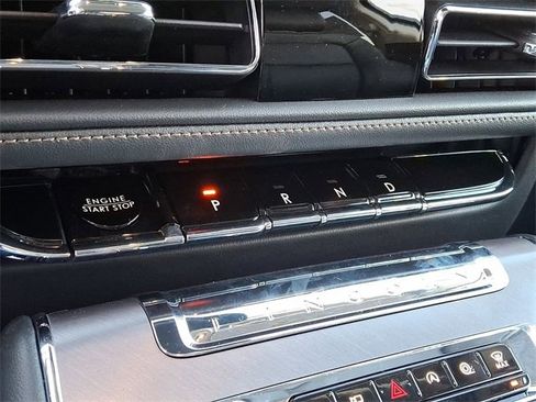 New 2026 Lincoln Aviator AWD image 12