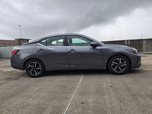 Used 2024 Nissan Sentra SV image 3