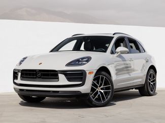 Certified 2025 Porsche Macan image 1