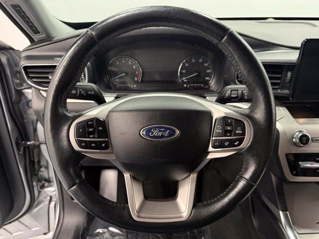 Used 2024 Ford Explorer XLT w/ Equipment Group 202A AWD/4WD image 17