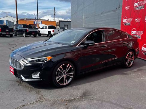 Used 2019 Ford Fusion Titanium FWD image 3