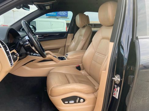 Used 2019 Porsche Cayenne Sport Utility 4D image 10