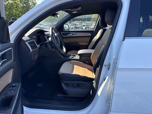 Used 2023 Volkswagen Atlas Cross Sport SE AWD/4WD image 5