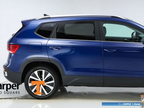 Used 2023 Volkswagen Taos SE w/ Panoramic Sunroof Package FWD image 11