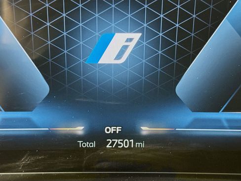 Used 2023 BMW iX xDrive50 w/ Premium Package image 12