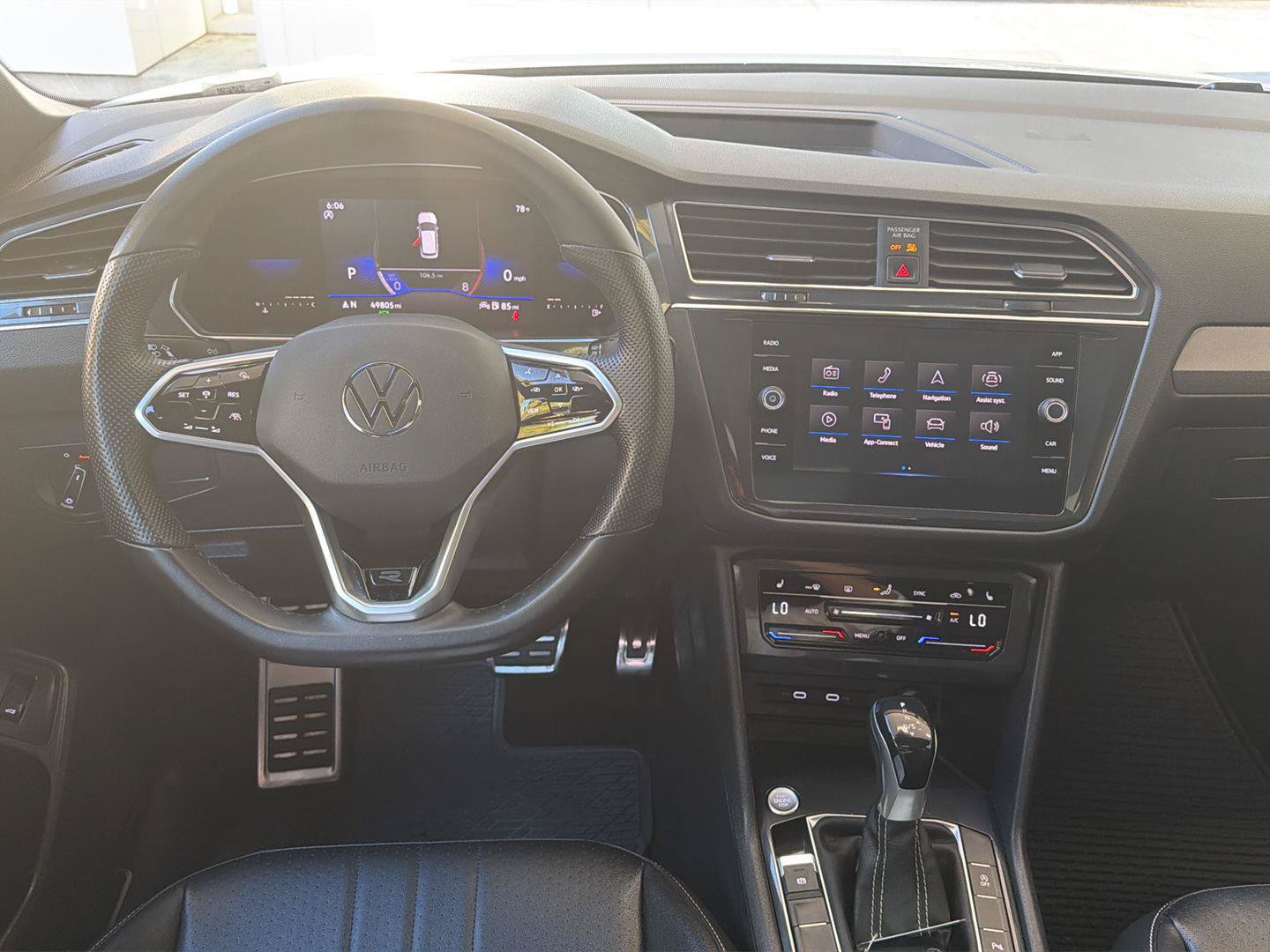 Certified 2022 Volkswagen Tiguan SE R-Line FWD image 20