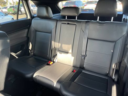 Used 2023 Volkswagen Atlas Cross Sport SE FWD image 43