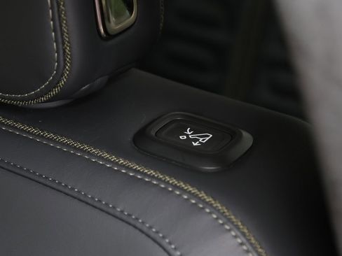 Used 2022 Rivian R1S Launch Edition AWD/4WD image 7