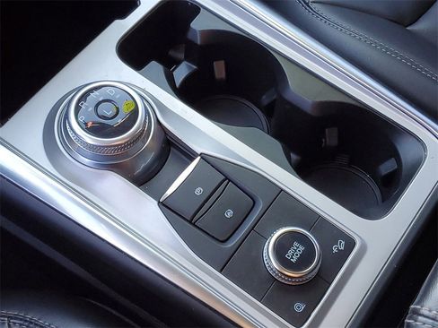 Used 2022 Ford Explorer XLT w/ Equipment Group 202A image 19