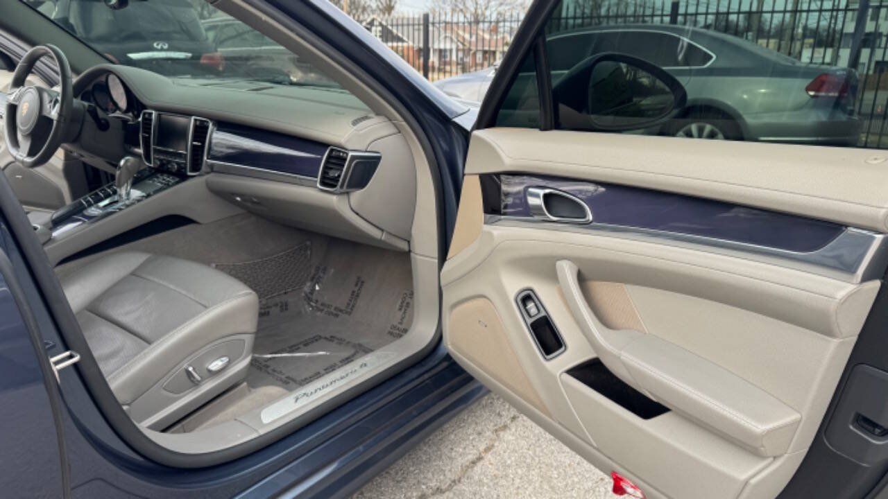 Used 2011 Porsche Panamera RWD image 19