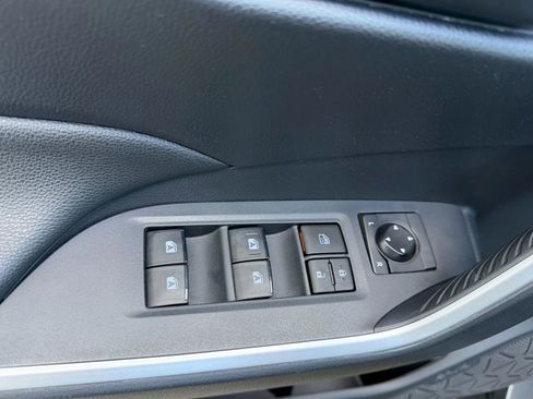 Used 2019 Toyota RAV4 LE w/ Carpet Mat Package image 9