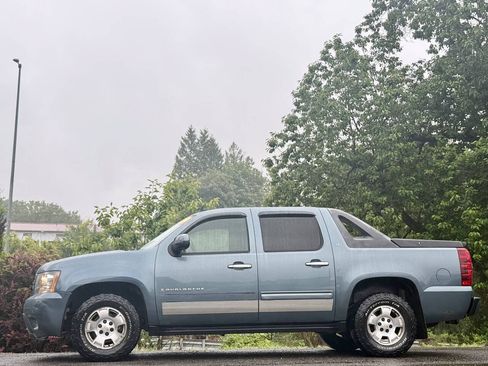 Used 2009 Chevrolet Avalanche LS AWD/4WD image 3