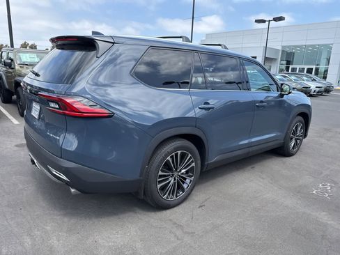 Used 2025 Toyota Grand Highlander AWD Hybrid image 17