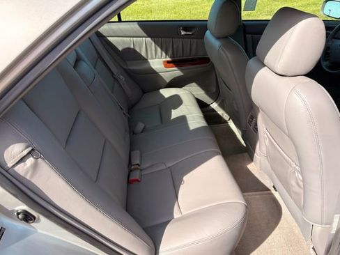 Used 2005 Toyota Camry XLE FWD image 26