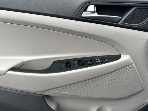 Used 2018 Hyundai Tucson SEL image 11