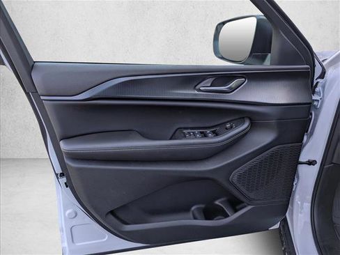 New 2025 Jeep Grand Cherokee Laredo X w/ Luxury Tech Group I image 24