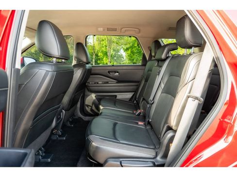Used 2023 Nissan Pathfinder SL FWD image 14