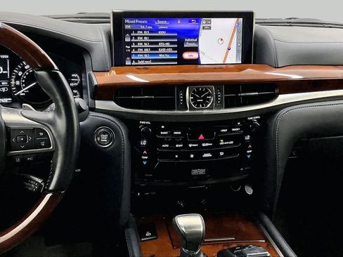Used 2020 Lexus LX 570 4WD w/ Luxury Package image 7