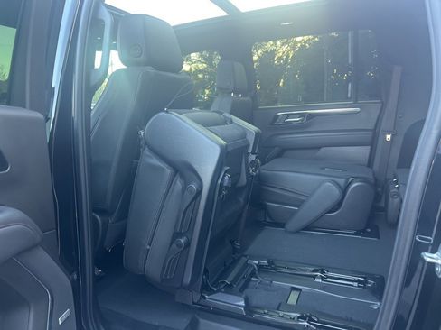 Used 2025 Chevrolet Suburban RST w/ Comfort Package image 38