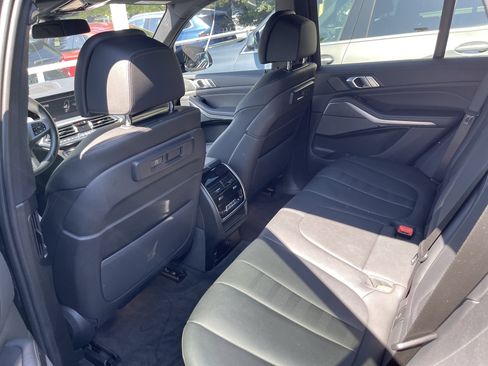 Used 2021 BMW X5 xDrive40i w/ M Sport Package image 18