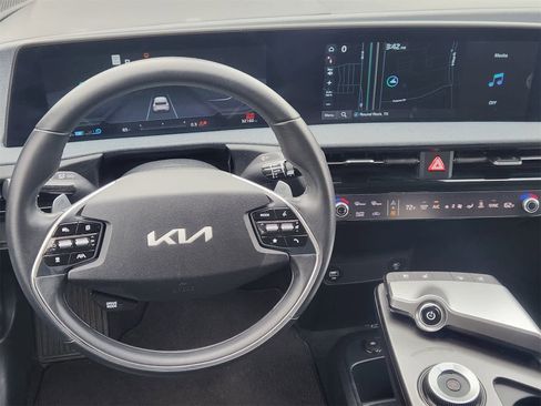 Certified 2024 Kia EV6 Wind image 25