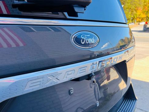 Used 2020 Ford Expedition XLT image 11