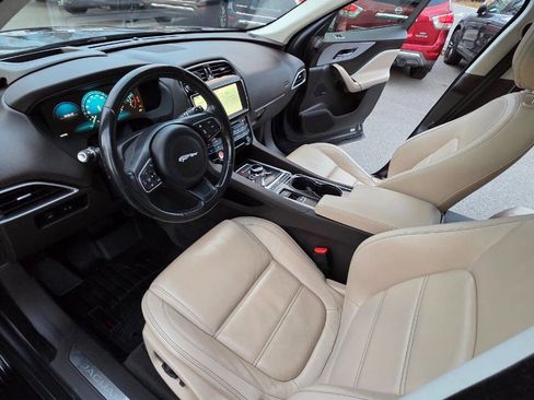 Used 2017 Jaguar F-PACE Prestige image 31