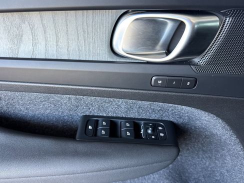 Certified 2025 Volvo XC40 B5 Core image 15