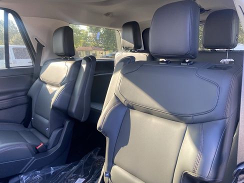 New 2025 Ford Expedition Active image 29