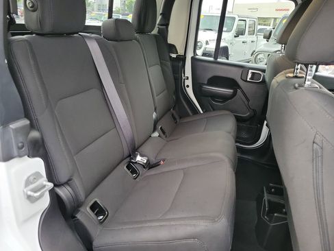 Used 2023 Jeep Gladiator Sport image 21