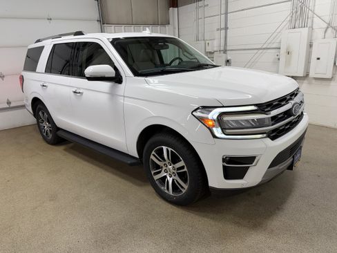 Certified 2024 Ford Expedition Limited image 4